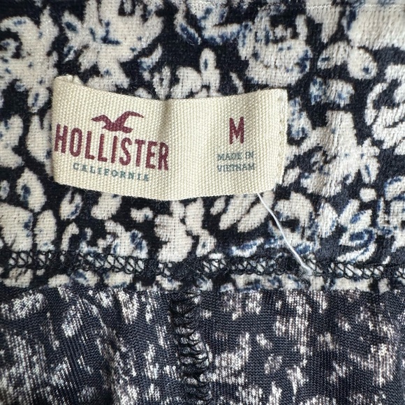 Hollister Crushed Velvet Skater Ditsy Floral Skirt Women’s Medium Black & Beige - Picture 3 of 5